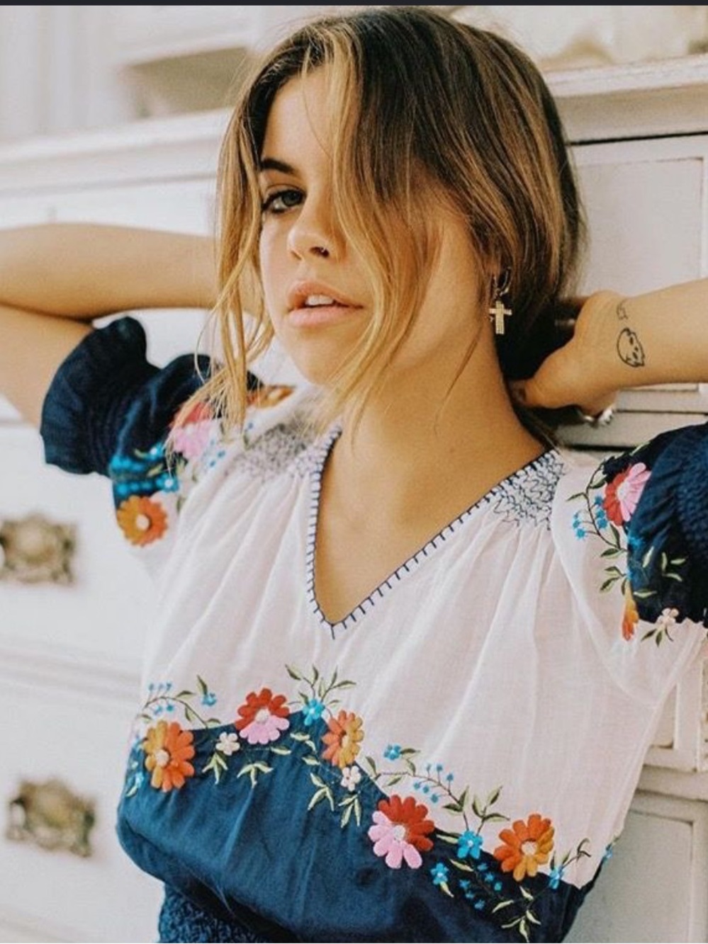 NWOT Gimmicks by BKE sz M Boho embroidered top